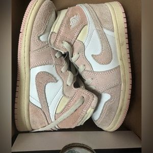 AIR JORDAN 1 pink suede 10c used
